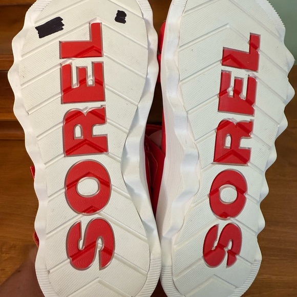 Sorrel woman’s Viibe red sandals Velcro hook & loop closure size 6 sling back - Picture 9 of 9